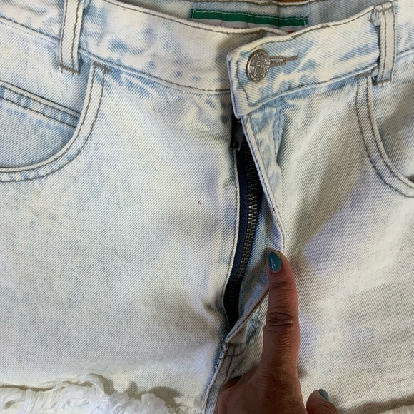 VINTAGE Filippo-Totti 80’s acid light wash high waist frayed raw hems  shorts - Picture 7 of 13